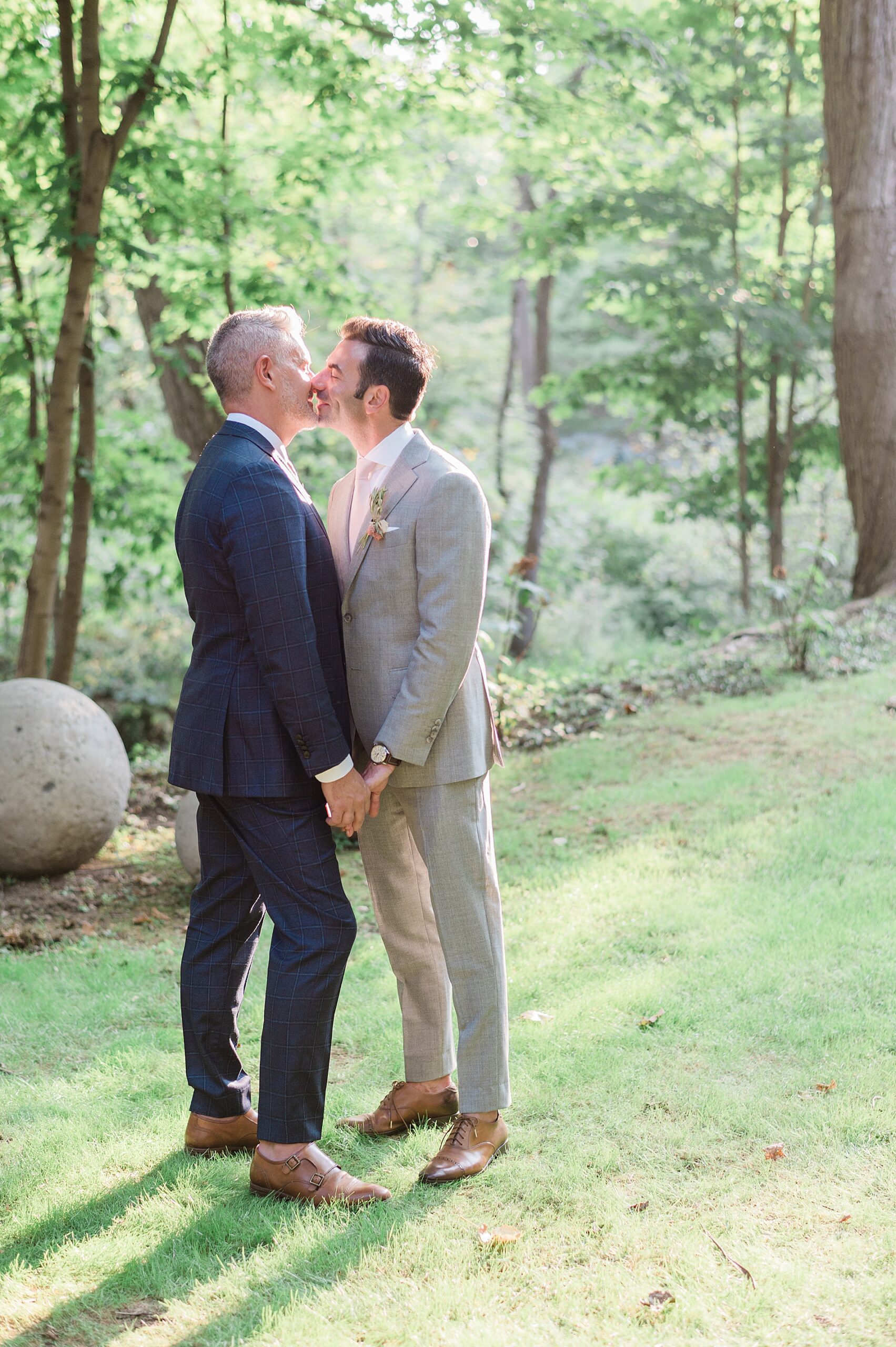 grooms kiss before wedding ceremony