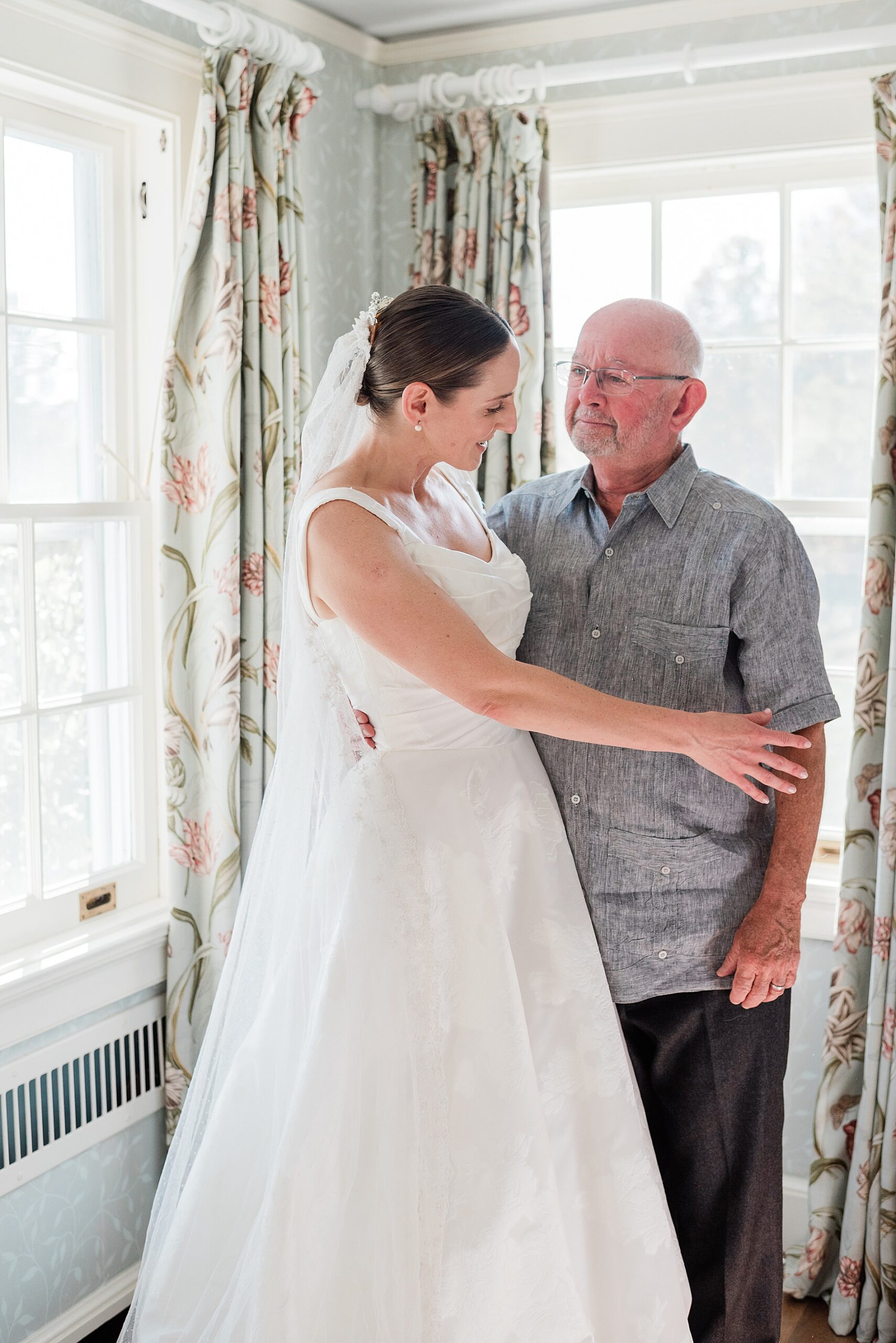 bride with her father during first look